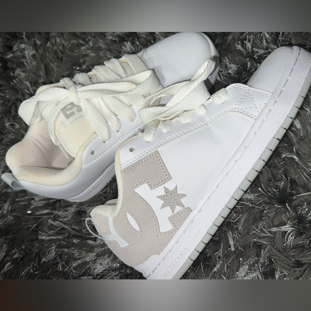 SOLD ** DC skate shoes worn a few times still in great shape